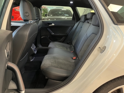 Seat Leon eTSI FR-Line Navi*CarPlay*ACC*R-Cam*1H*Pano