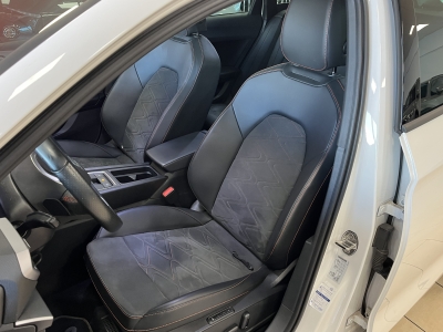 Seat Leon eTSI FR-Line Navi*CarPlay*ACC*R-Cam*1H*Pano