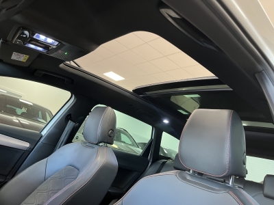 Seat Leon eTSI FR-Line Navi*CarPlay*ACC*R-Cam*1H*Pano