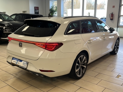 Seat Leon eTSI FR-Line Navi*CarPlay*ACC*R-Cam*1H*Pano