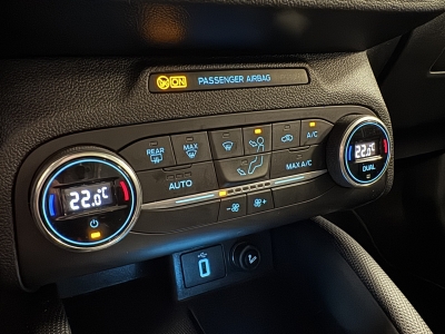 Ford Focus Active*AHK*Panorama*Navi*CarPlay*LED*SHZ*