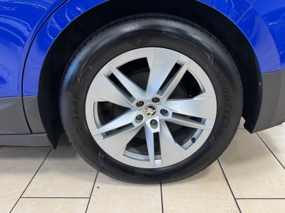 Skoda Enyaq 60 Loft*LED*AHK*CarPlay*Navi*R-Cam*SHZ*ACC*