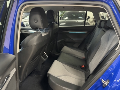 Skoda Enyaq 60 Loft*LED*AHK*CarPlay*Navi*R-Cam*SHZ*ACC*