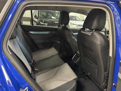 Skoda Enyaq 60 Loft*LED*AHK*CarPlay*Navi*R-Cam*SHZ*ACC*