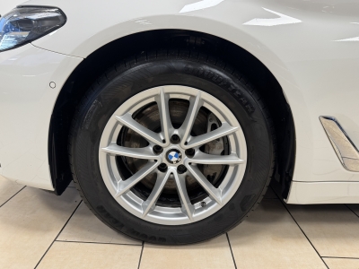 BMW 530 d xDrive*AHK*ACC*CarPlay*LED*Navi*R-Cam*SHZ*
