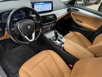 BMW 530 d xDrive*AHK*ACC*CarPlay*LED*Navi*R-Cam*SHZ*