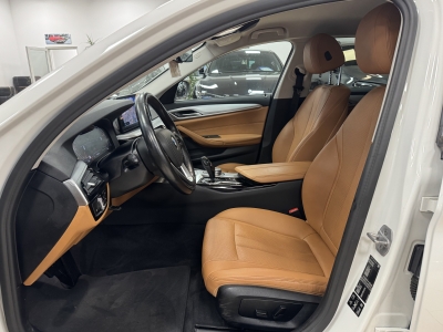 BMW 530 d xDrive*AHK*ACC*CarPlay*LED*Navi*R-Cam*SHZ*