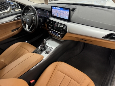 BMW 530 d xDrive*AHK*ACC*CarPlay*LED*Navi*R-Cam*SHZ*