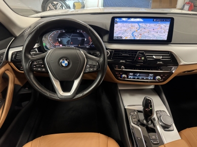 BMW 530 d xDrive*AHK*ACC*CarPlay*LED*Navi*R-Cam*SHZ*
