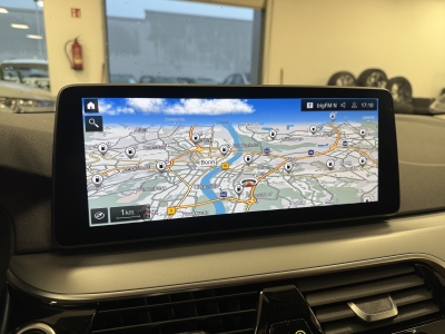 BMW 530 d xDrive*AHK*ACC*CarPlay*LED*Navi*R-Cam*SHZ*