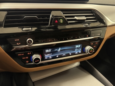 BMW 530 d xDrive*AHK*ACC*CarPlay*LED*Navi*R-Cam*SHZ*