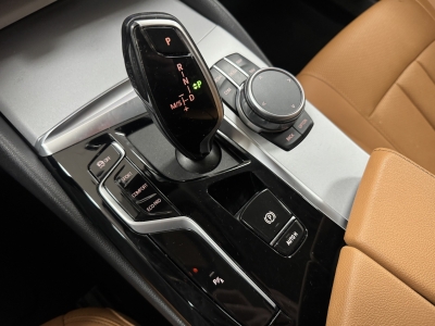 BMW 530 d xDrive*AHK*ACC*CarPlay*LED*Navi*R-Cam*SHZ*