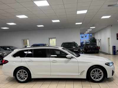 BMW 530 d xDrive*AHK*ACC*CarPlay*LED*Navi*R-Cam*SHZ*