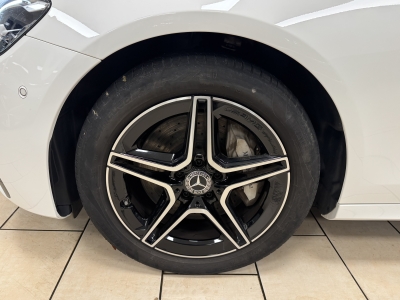 Mercedes-Benz E 300 de*AMG-Line*Night-Paket*Pano*LED*R-Cam*SHZ