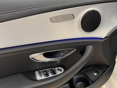 Mercedes-Benz E 300 de*AMG-Line*Night-Paket*Pano*LED*R-Cam*SHZ