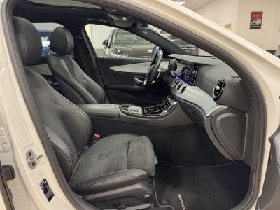 Mercedes-Benz E 300 de*AMG-Line*Night-Paket*Pano*LED*R-Cam*SHZ