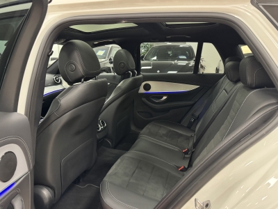 Mercedes-Benz E 300 de*AMG-Line*Night-Paket*Pano*LED*R-Cam*SHZ