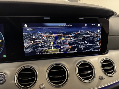 Mercedes-Benz E 300 de*AMG-Line*Night-Paket*Pano*LED*R-Cam*SHZ