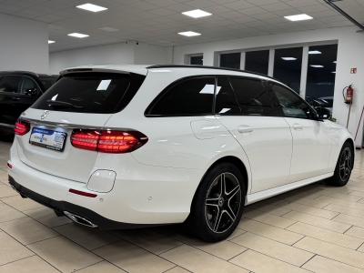 Mercedes-Benz E 300 de*AMG-Line*Night-Paket*Pano*LED*R-Cam*SHZ
