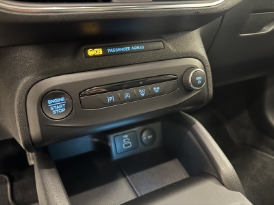 Ford Focus Titanium Pano*Navi*CarPlay*AHK*R-Cam*LED*