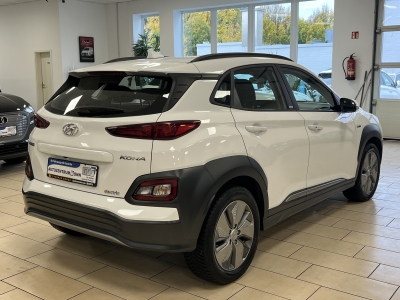 Hyundai Kona Elektro Trend 2WD*CarPlay*Navi*R-Cam*SOH:100*KRELL*