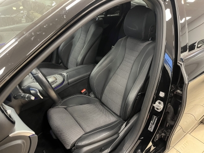 Mercedes-Benz E 300 de Avantgarde*AHK*LED*R.Cam*SHZ*Navi*