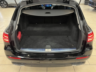 Mercedes-Benz E 300 de Avantgarde*AHK*LED*R.Cam*SHZ*Navi*