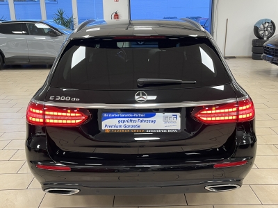 Mercedes-Benz E 300 de Avantgarde*AHK*LED*R.Cam*SHZ*Navi*