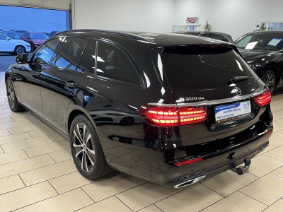 Mercedes-Benz E 300 de Avantgarde*AHK*LED*R.Cam*SHZ*Navi*