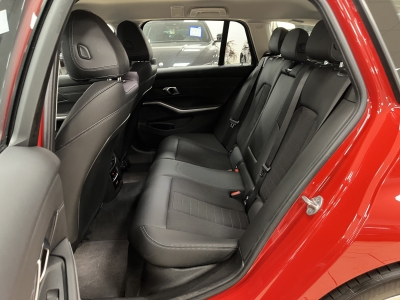 BMW 318 i*Leder*Shadow*Widescreen*R.Cam*AHK*SHZ*LED*