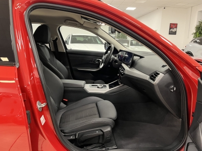 BMW 318 i*Leder*Shadow*Widescreen*R.Cam*AHK*SHZ*LED*