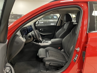 BMW 318 i*Leder*Shadow*Widescreen*R.Cam*AHK*SHZ*LED*