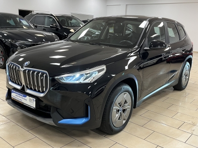 BMW iX1 30 xDrive*LED*Navi*R-Cam*CarPlay*SHZ*Curved*