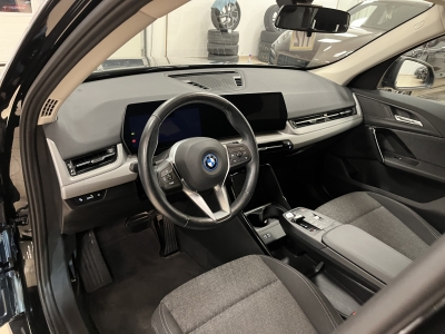 BMW iX1 30 xDrive*LED*Navi*R-Cam*CarPlay*SHZ*Curved*