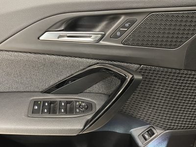 BMW iX1 30 xDrive*LED*Navi*R-Cam*CarPlay*SHZ*Curved*