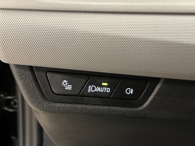 BMW iX1 30 xDrive*LED*Navi*R-Cam*CarPlay*SHZ*Curved*