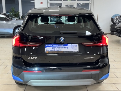 BMW iX1 30 xDrive*LED*Navi*R-Cam*CarPlay*SHZ*Curved*