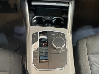 BMW 320 d*LED*Curved*CarPlay*Navi*ACC*SHZ*BMW-Live*