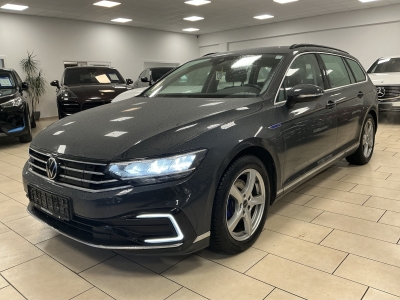VW Passat GTE*LED*AHK*Navi*KeyLess*ACC*CarPlay*SHZ*