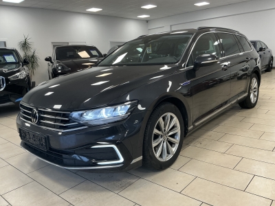 VW Passat GTE*LED*AHK*Massage*R-Cam*ACC*CarPlay*SHZ*