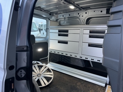 VW Caddy 2.0 TDI Basis 4x4 ACC Spurhalte Airbag OK