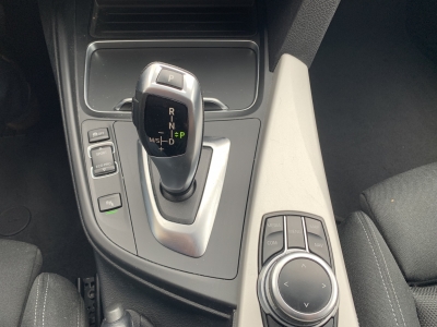 BMW 318 d Aut.Touring Navi LED Sportsitze PDC