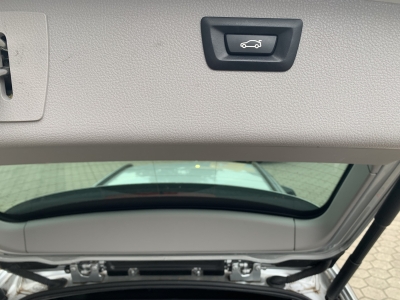 BMW 318 d Aut.Touring Navi LED Sportsitze PDC