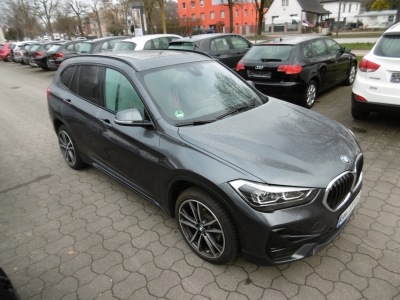 BMW X1 sDrive 18 i Sport Line Aut. Nav LED Pano AHK