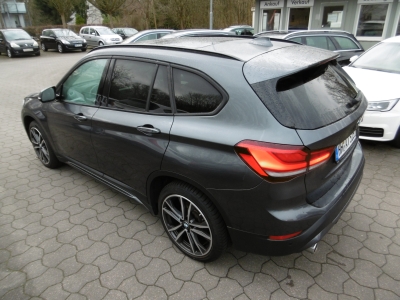 BMW X1 sDrive 18 i Sport Line Aut. Nav LED Pano AHK