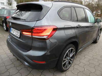 BMW X1 sDrive 18 i Sport Line Aut. Nav LED Pano AHK
