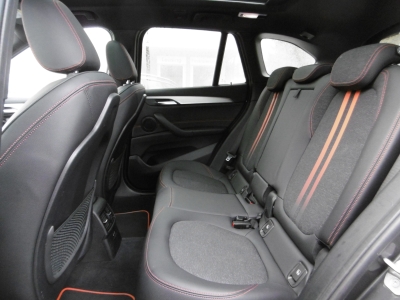 BMW X1 sDrive 18 i Sport Line Aut. Nav LED Pano AHK