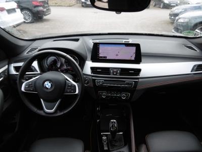 BMW X1 sDrive 18 i Sport Line Aut. Nav LED Pano AHK