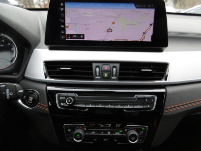 BMW X1 sDrive 18 i Sport Line Aut. Nav LED Pano AHK