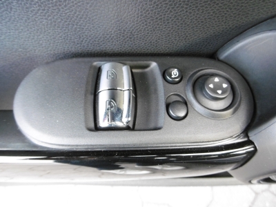 MINI Cooper D LED Navi Sportsitze Sitzhzg.,Tempo.,PDC